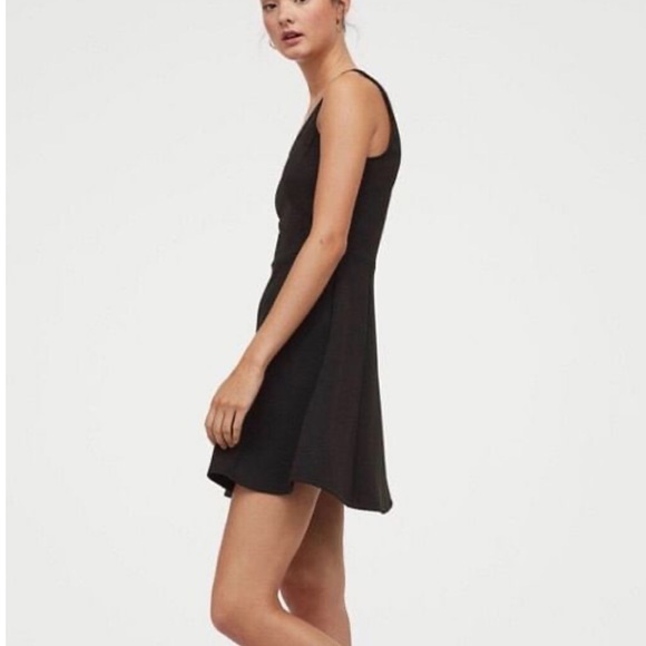 H&M black skater dress - Picture 4 of 6